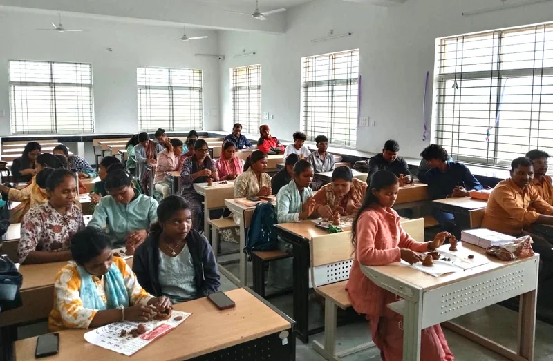 शासकीय महाविद्यालय तामिया में “माटी गणेश एवं सिद्ध गणेश प्रतिमा निर्माण प्रशिक्षण कार्यशाला” आयोजित