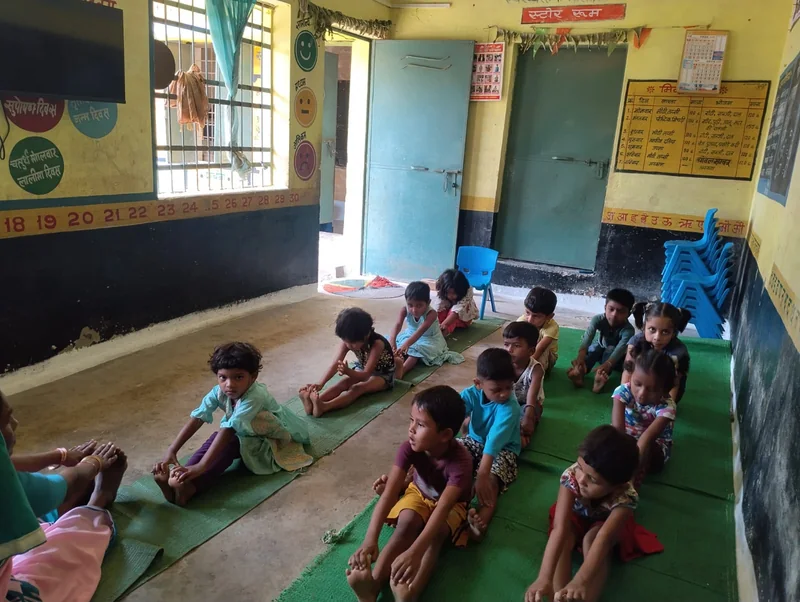 स्वस्थ बचपन की ओर कदम, आंगनवाड़ी केंद्रों में बच्चों को कराया जा रहा नियमित योगाभ्यास
