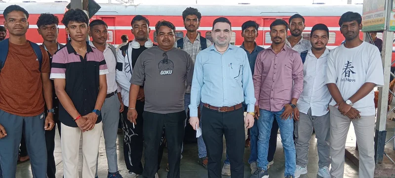 माँ तुझे प्रणाम योजनांतर्गत भ्रमण हेतु युवाओं का दल रवाना