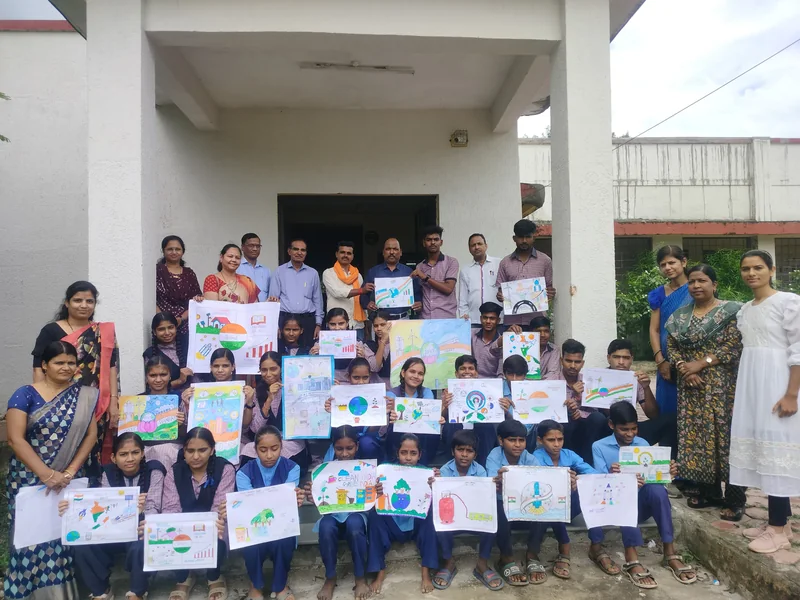 मेरे सपनों का भारत’ में विद्यार्थियों ने रंगों और शब्दों से रचा विकसित भारत का सपना