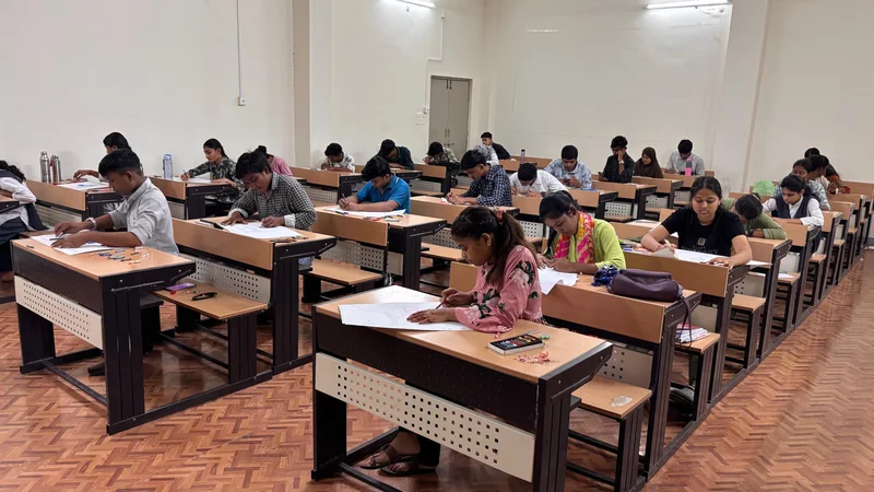 सेवा संकल्प अभियान में परिलक्षित हुई विद्यार्थियों की सर्जनात्मकता मेरे सपनों का भारत’ विषयक चित्रकला एवं वाक…