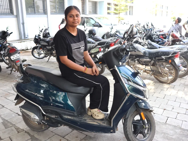 (सफलता की कहानी) मेहनत को मिली नई उड़ान, सरकारी योजनाओं ने खुशबू के सपनों को दिए पंख